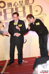 组图：谭咏麟穿针引线助破冰 点评陈百祥曾志伟