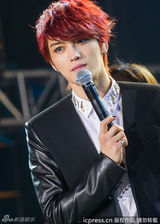 组图：金在中上海个唱展摇滚魅力 下厨喂粉丝