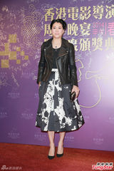 组图：章子怡火红包身裙挽手梁朝伟 宗师夺4奖