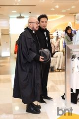 组图：郑素敏许嘉允刘孝英等参加新店开业典礼