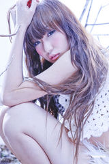 组图：陈冠希亲密照女主角谢芷蕙学生装现身  