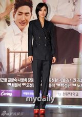 组图：郑柔美高斗心等宣传《妈妈的庭院》