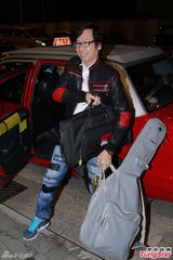 组图：陈百祥庆63岁生日 笑称与王维基有缘