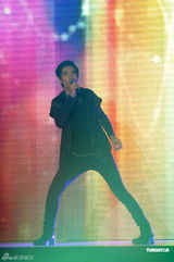 组图：容祖儿献唱音乐派对 劲歌热舞魅力四射