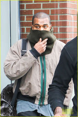 组图：卡戴珊奢华皮草加身 买童装血拼母爱浓浓