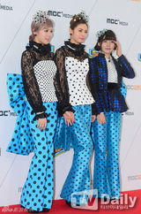 组图：少女时代IU助阵《冠军秀》百回纪念直播