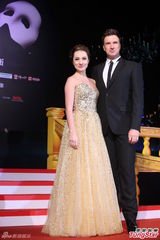 组图：《歌剧魅影》旋风再起 美女配大叔