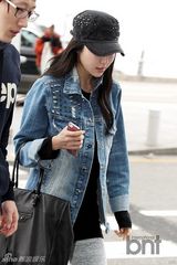 组图：朴寒星牛仔装现身机场赴中国拍《笔仙2》