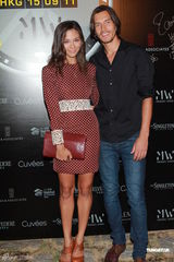 组图：袁咏仪现身时尚派对 王敏德驾直升机现身