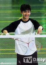 组图：《艺体能》现场 昌珉李钟秀玩命练习