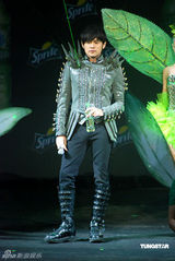 幻灯组图：周杰伦夸张造型博眼球 新碟预计5月发行 