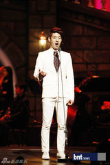 组图：孙浩英《歌剧明星》获胜 严智苑主持礼服抢眼