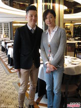 组图：吴绮莉替女更衣窝心 被女点破决心返港