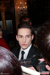 组图：毛舜筠为女儿放弃吸金 为其拍拖打预防针