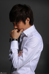 组图：王大治搞怪生活照及剧照集锦