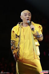 组图：big4开演唱会发红封包 互曝成员糗事