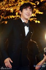 组图：少女时代金贤重等亮相颁奖礼 车胜元获大奖