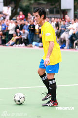 幻灯图：郭富城黄日华陈百祥等举行球赛纪念尹志强