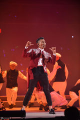 组图：刘德华北京激情开唱半裸秀胸肌