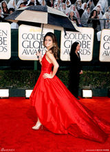 高清组图：金球奖红毯 玛丽亚-曼努诺斯红色礼服秀