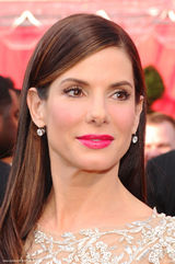 高清组图：奥斯卡红毯 桑德拉-布洛克红唇明艳动人