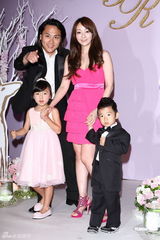 组图：前5566团员小刀300万迎娶豪门千金