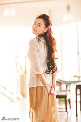 组图：叶青纯美裸妆大片 氧气美女肌肤白嫩