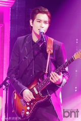 组图：昭宥郑基高打榜夺冠 《星星》允才任主持