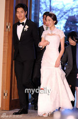 组图：韩国明星情侣刘志泰金孝珍婚礼新闻发布会