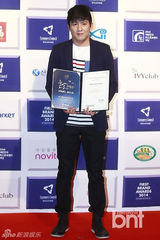 组图：韩星郑宇获韩国第一品牌大赏特别奖