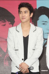 组图：SJ-M台北签唱会 兄弟情深互喂台湾小吃