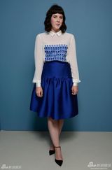 组图：泰勒为《机遇》写歌 露沟写真俏丽典雅