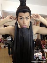 组图：马天宇女装与杨幂比美 明星片场犯二合集