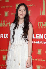 组图：萧敬腾张悬出席公益活动献唱表爱心