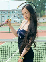 组图：芙蓉姐姐网球写真 再现经典“S型”身段