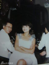 幻灯图：宋柯为朱丹举行私人派对庆生 场面温馨