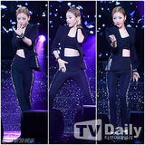 组图：Kara新辑发布 透视装秀蛮腰耍性感