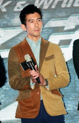 组图：《痞子英雄2》发布 拍摄场景直击