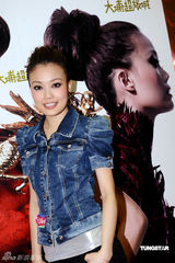 高清图：容祖儿出席新碟签名会 自曝理想情人条件 