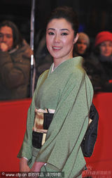 幻灯图：《孩子们没事》首映 朱丽安-摩尔黑裙性感