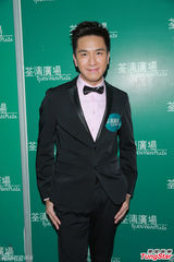 组图：杨怡罗仲谦现身拜年 坦承已见家长