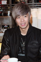 组图：黄鸿升谈前女友感慨 否认杨丞琳乃当事人