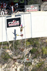 幻灯图： SBS《太极旗飘扬》南非拍摄 挑战蹦极