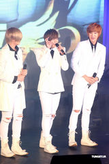 高清：韩国男团“F.CUZ”旋风抵台 两成员带伤上阵