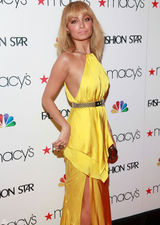 高清组图：好莱坞名媛妮可-里奇嫩黄色礼服亮相