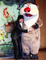 高清图：IU等出席《走出院子的母鸡》制作发布会