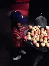 组图：王诗龄美国生活照曝光 戴棒球帽潮范十足