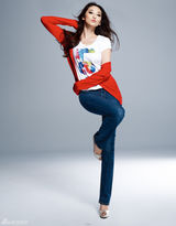 组图：吴佩慈玩转牛仔混搭 尽显窈窕完美身材