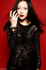 高清图：秦岚最新大片展型女风范 挑战摇滚造型