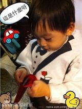 组图：微镜头下的小小志 呆萌可爱完胜童颜老爸